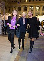 Алина Асси (в центре). Открытие Moscow Fashion Wee