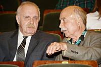 Иван Власов (слева). Сбор труппы и открытие 40-го 