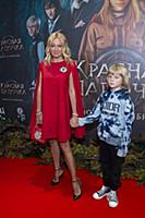 Яна Рудковская с сыном. Премьера фильма «Красная ш