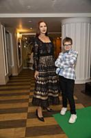 Эвелина Бледанс с сыном Семеном. Церемония вручени