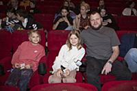 Сергей Бондарчук с дочками. Премьера фильма «Лед 3