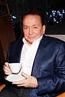 Советский и российский телеведущий Александр Масля