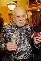Советский и российский эстрадный певец Бедрос Кирк